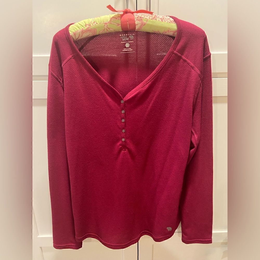 Mountain Hardware Pullover Henley Sz XL Fuchsia Base Layer Button Top